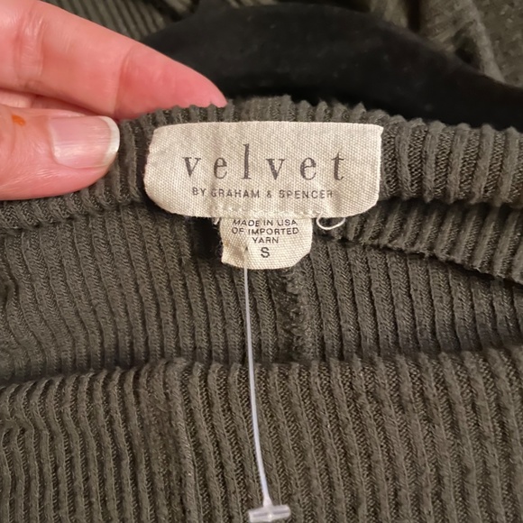 Velvet by Graham & Spencer off shoulder sweater SZ Small - Picture 3 of 3